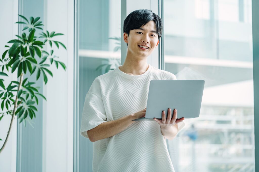 コツコツ作業が得意な人向けの職業（ITエンジニア・事務職）