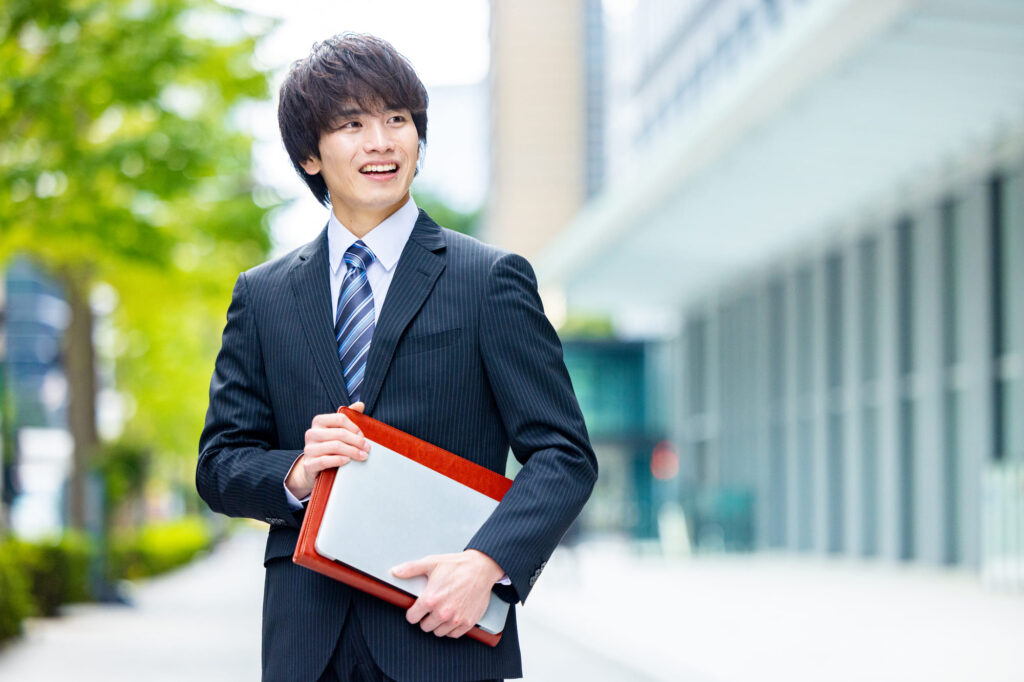 人と接するのが得意な人向けの職業（営業職・販売職・介護職）